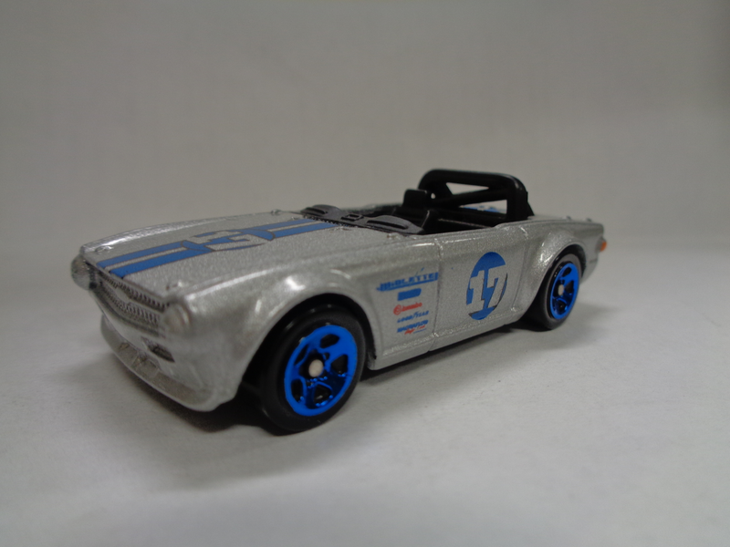 Illustration for article titled THURSDAY ON THE THAMES - TRIUMPH TR6 BY HOT WHEELS